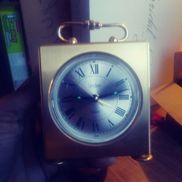 Linden quartz clock - Picture 2 of 3